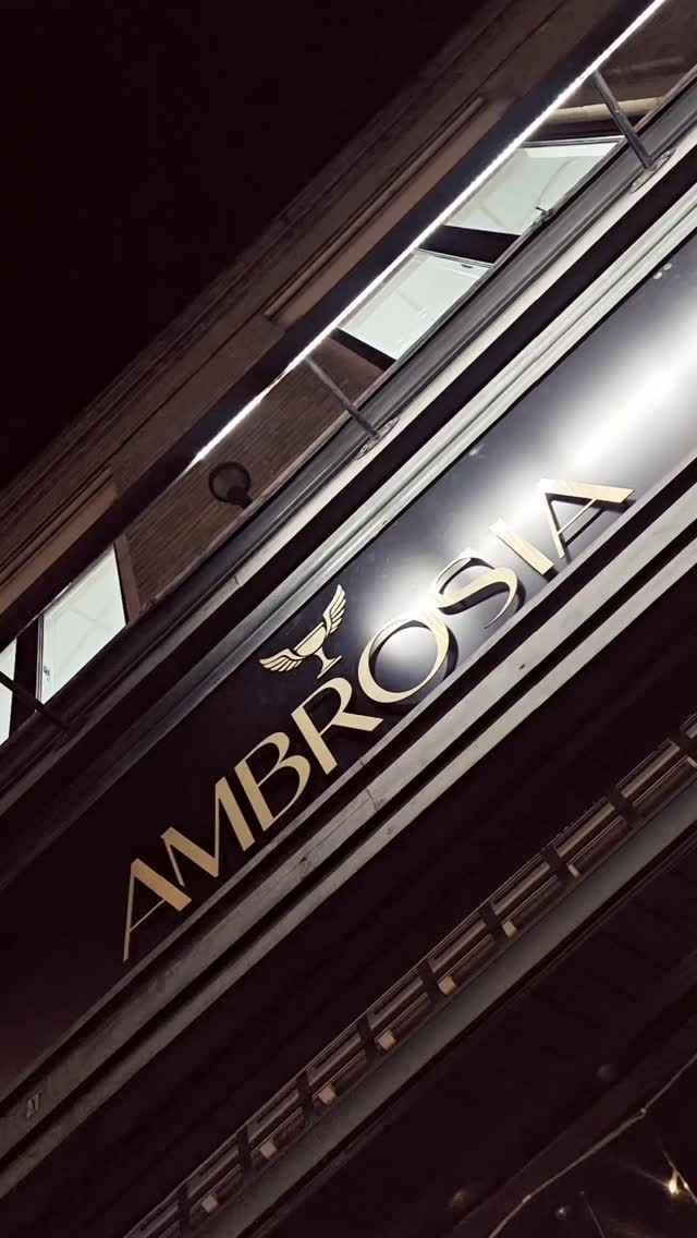 Cocktails, conversation, and a space made to be remembered 🍸
See you at Ambrosia ✨
#AmbrosiaRichmond #RichmondBars #LondonCocktails #LuxuryBar
#CocktailBarLondon #RichmondLondon #DateNightLondon
#GirlsNightLondon #MoodyInteriors #BarDesign
#NewBarLondon #NightOutLondon 🍸✨