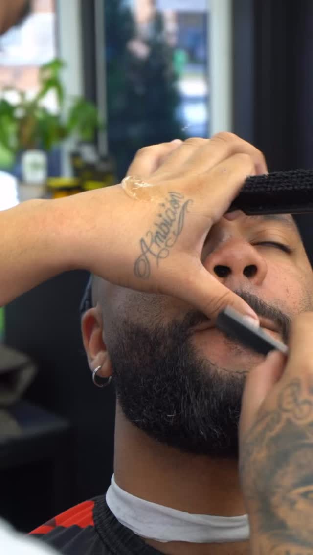 Sharp fade, smooth waves 🌊
💈First Class Hair Studio | Brampton, ON📍
*** WALK-INS WELCOME ANYTIME ***
#FirstClassHairStudio #BramptonBarber #BramptonFade #fade #FadeGameStrong #OntarioBarbers #BramptonHaircuts #BramptonGrooming #BarberLifeCanada #BramptonStyle #BarberJobsBrampton #NowHiringBarbers #BarberLifeON #BarbersOfOntario #bramptontaperfade