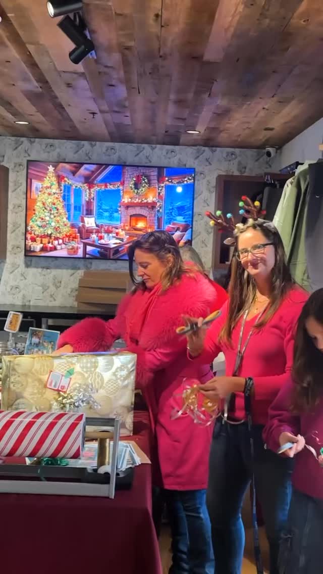 Need a little extra help with holiday gift wrapping? 🎁
We’ve got you covered. We’re partnering with local non-profits who will be in the shop wrapping gifts!
✨ Today (12–6): Stripping for a Cure
✨ Tomorrow, the 23rd (3–6): Sporting Lead Free
And a huge shout out to Grand Teton Association for joining us on the 20th. We loved having you in the shop.
Donations are always appreciated to support their non-profit work but are not required. At JDHCO, we’re proud to partner with our community and give back this holiday season 🤍