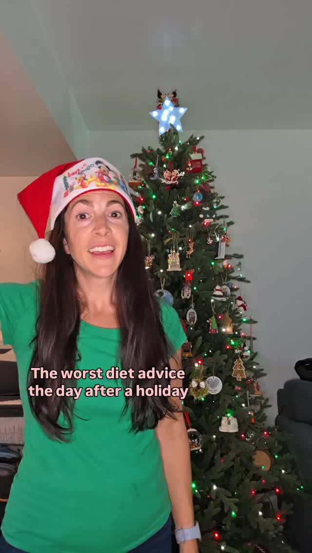 No need for punishment post holiday.
Instead try doing these 3 things:
👉Drink plenty of water
👉Eat a protein-rich breakfast
👉Move your body
That's it.
Just get back to your regular routine & progress will keep happening.
#holidayweightlossnotgain #holidayreset #holidayhealthtips #holidaydiettips #healthylifestyletips