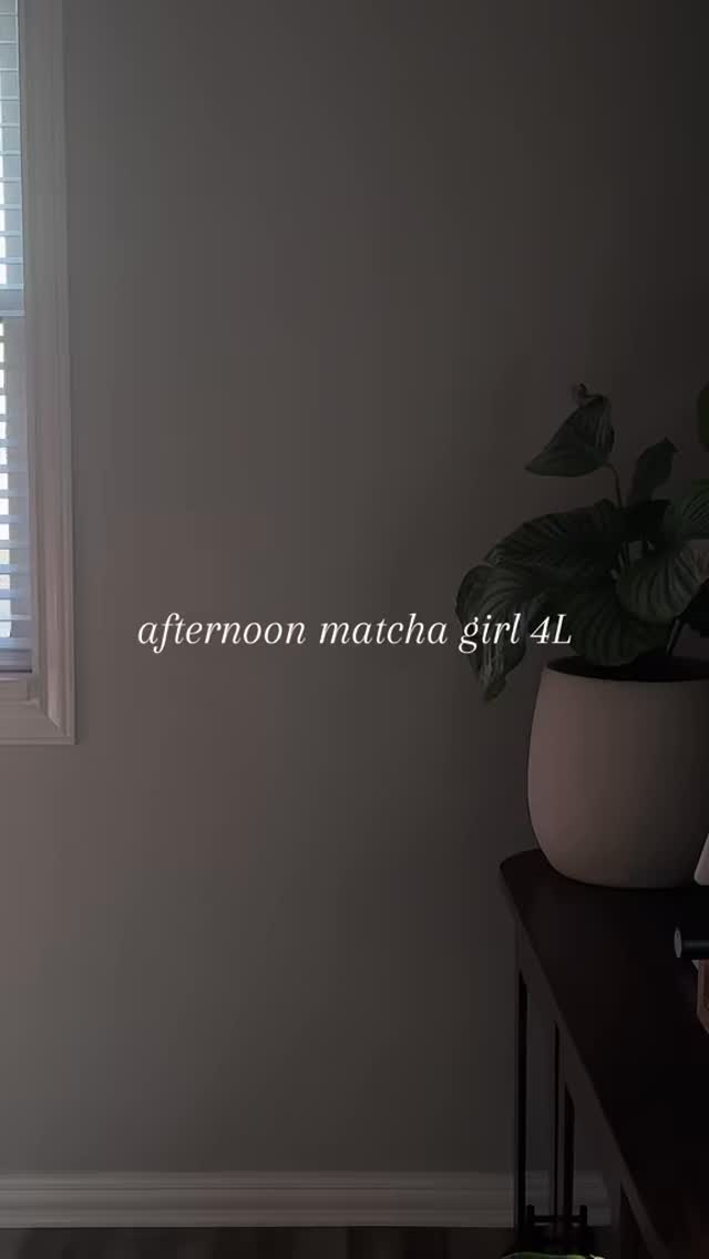 Just embracing my red and green Christmas colors…🎄
•
•
•
#matchafromhome #japanesematcha #christmasbeverages #intimateweddingphotographer #nebraskaweddingphotographers