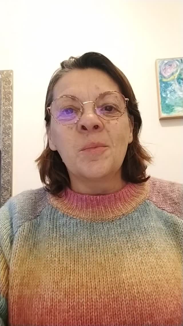 Cette semaine on nous rappelle que nous pouvons prendre notre temps pour commencer l'année : année 1 oui, mettre des choses en place, oui, mais l'année énergétique commence en février alors on respire et on prend soin de soi. Connectez vous à votre enfant divin, à votre âme, méditez, prenez le temps de respirer et d'établir vos limites, vos objectifs et commencez l'année en douceur.
Belle semaine!
A demain pour les personnes qui nous rejoindrons pour la conférence sur la roue de l'année où mon amie @latelierdetara et moi vous présenterons les énergies de l'année et vous proposerons des méditations guidées pour bien commencer.
#connaissancedesoi
#archetypes #ame #energetique #oracle