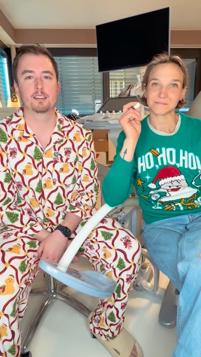 Frohe Weihnachten an euch Alle!
Danke für euer Vertrauen, für eure Offenheit, für jedes ehrliche Wort, jede Nachricht, jedes stille Mitlesen!
Ihr macht diesen Raum zu etwas ganz Besonderem.
Wir wünschen euch von Herzen ruhige Feiertage, Wärme, Gesundheit und ganz viel Liebe (auch für euch selbst). 🤎