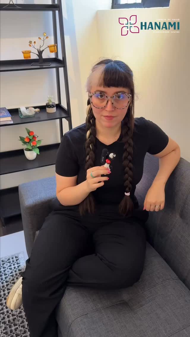 La salud también se construye desde el bienestar emocional y la relación que tenemos con la comida 🤍
En tiempos de celebraciones, vale la pena pausar y mirar nuestra alimentación con más amabilidad ✨
No desde la exigencia ni la culpa, sino desde la conexión con el cuerpo y el disfrute consciente 🌿
Cuando nos permitimos vivir la comida como parte de la experiencia de estar presentes, el cuidado se vuelve más sostenible, real y humano 🫶
Porque alimentarnos no es solo nutrir el cuerpo, también es respetar nuestros procesos y emociones 🌸
En Espacio de Salud Hanami creemos en una salud integral, que acompaña y no castiga 🤍