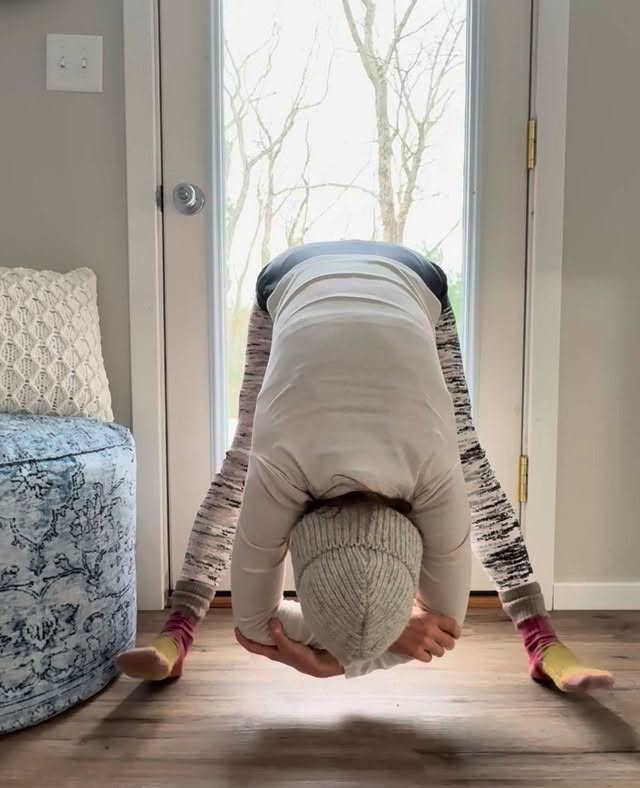 Get all the spots at once!
#buttscratchers at the wall strengthens calves and hamstrings, stretches the back, and tractions the neck through gravity.
Classes- online and IRL
#yogatuneup #calvemuscles #backbodyrelease #yogateacher #yogakingstonny #yogahudsonvalley #yogacatskills #yogabrooklynny