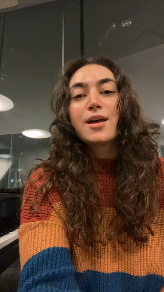 What are you doing TOMORROW Monday, December 22nd?? Hopefully joining me and my incredible band at The Jazz Showcase 🤭
#Chicagojazz #livejazzmusic #jazzvocals #christmasjazz