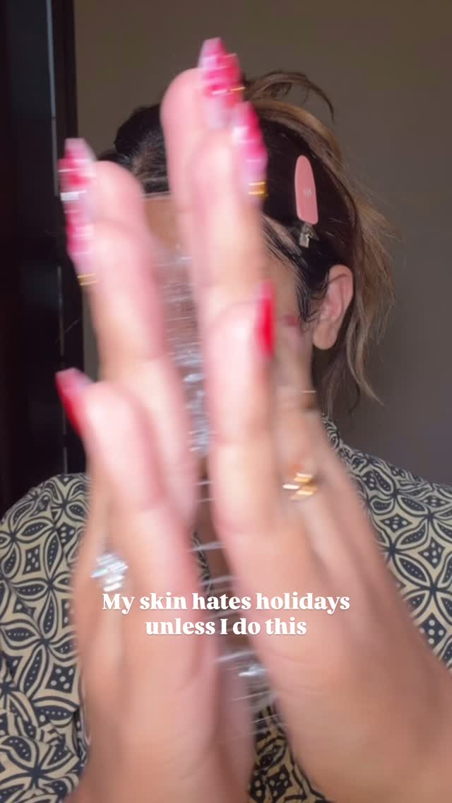 My skin usually freaks out on holiday but this 4-step @byoma routine kept my barrier calm, hydrated and balanced the whole time. Cleanse, tone, treat and moisturise 🤍
SPF is a must for daytime and I always apply it separately ☀️