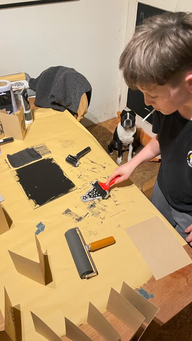 Lino cards today - started off with Monty dog then bombed by the cats, Milo and Max.
#bostonterrierofinstagram #gingercatsofinstagram #cornwall