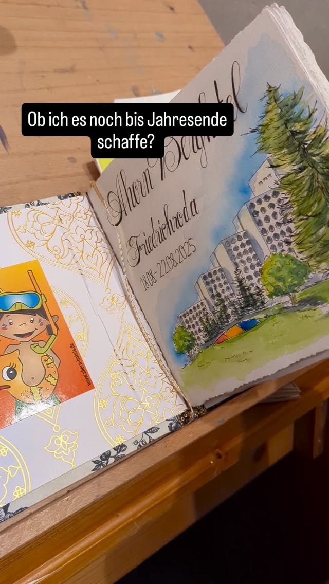 Ich sitze gerade an meinem Traveljournal unseres August Urlaub. Die Fotos sind drinnen, die ersten Seiten bereitsit Ink und Aquarell fertig. Andere haben die Outlines und ein paar sind nur Sketches.
Zwischenzeitlich hatte ich aufgrund gesundheitlichen Gründen den Gedanken verworfen, aber im Moment könnte es ganz knapp wieder möglich sein. Es ist spannend... Drückt mir die Daumen
Habt ihr etwas, das ihr noch unbedingt vor dem 1. Januar fertig bekommen wollt?
#sketchbook #traveljournal #inkdrawing #aquarell #myownartology