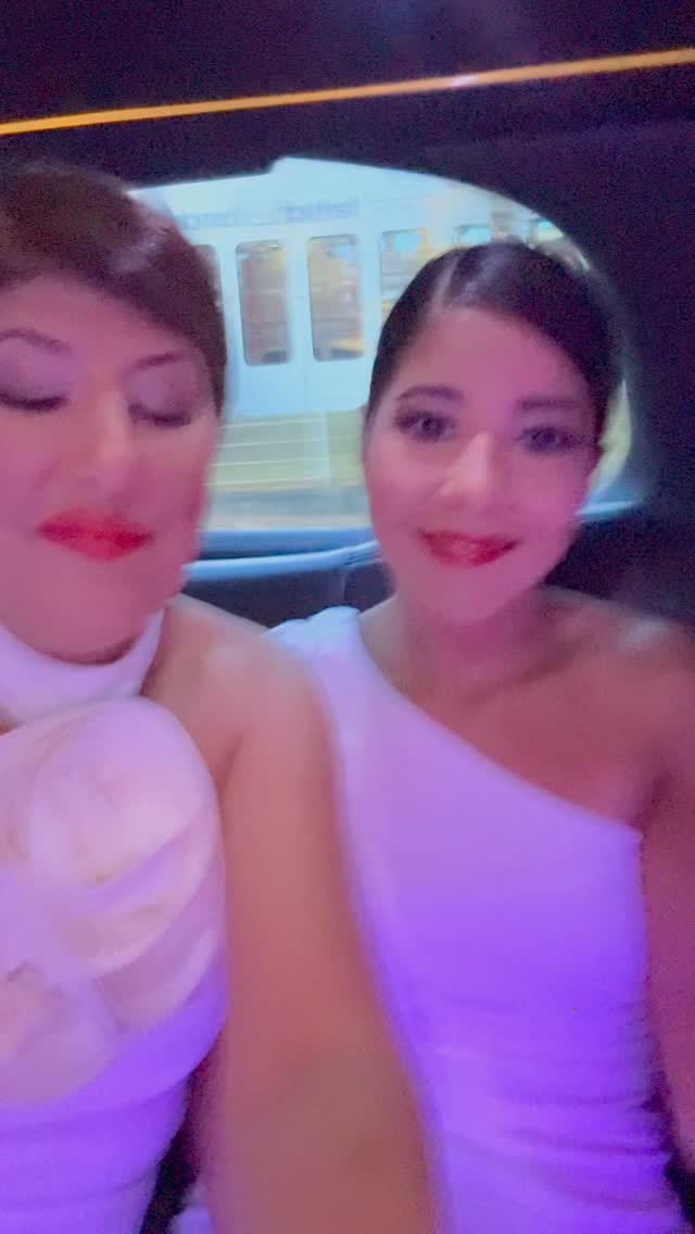 …………..,,,.,Weihnachten ist die Zeit, innezuhalten und Danke zu sagen.
Wir sind unendlich dankbar für all die wundervollen Begegnungen, ehrlichen Gespräche, das Vertrauen und die vielen gemeinsamen Momente, die wir jeden Tag in unserem Salon mit euch erleben dürfen.
Jeder Besuch, jedes Lächeln und jedes offene Wort bedeuten uns sehr und machen unsere Arbeit zu etwas ganz Besonderem.
Von Herzen danken wir euch für dieses Jahr.
Frohe Weihnachten, besinnliche Feiertage und einen wundervollen Start ins neue Jahr
wünschen
Lara, Bruna, Ardjana & Arbnora
#laradedonno_coiffeuracademy #weihnachten #geroldswil #haare #