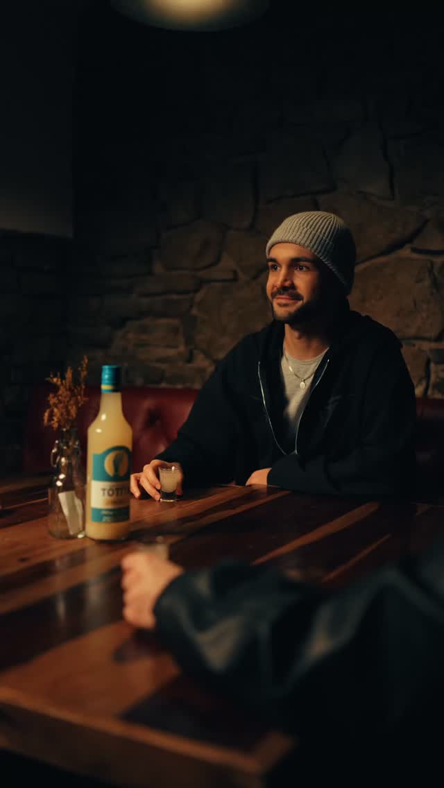 Zwischen Gespräch und Stille liegt ein Schluck Totti’s. 🍋🤍
Bestelle jetzt online unter: www.tottisdrinks.de 🍋
#tottis #göttingen #DrinkResponsibly #vegan #madeingermany
Dieser Inhalt richtet sich ausschließlich an Personen über 18 Jahren.
Bitte Alkohol verantwortungsvoll konsumieren und nicht an Minderjährige weitergeben.