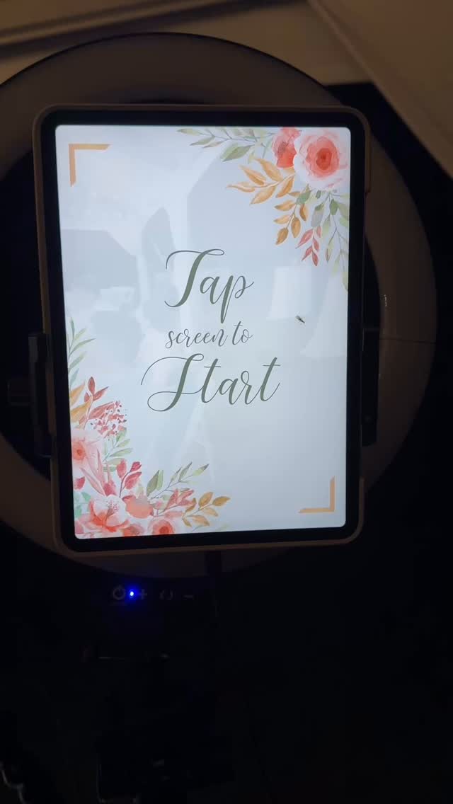 Aloha from Kualoa Ranch - Palikū Gardens 🌿🎨
Saturday night magic, putting the finishing touches on the last watercolor guest portraits while the party was still going strong. Such a beautiful wedding here on Oʻahu, full of love, laughter, and that island air you never forget.
Each portrait is painted live and gifted to your guests as a one-of-a-kind keepsake from your day.
Mahalo for having me 🤍
#KualoaRanch #PalikuGardens #OahuWedding #HawaiiWedding #LiveGuestPortraits WatercolorPortraits LiveWeddingArtist WeddingEntertainment WeddingKeepsakes DestinationWedding