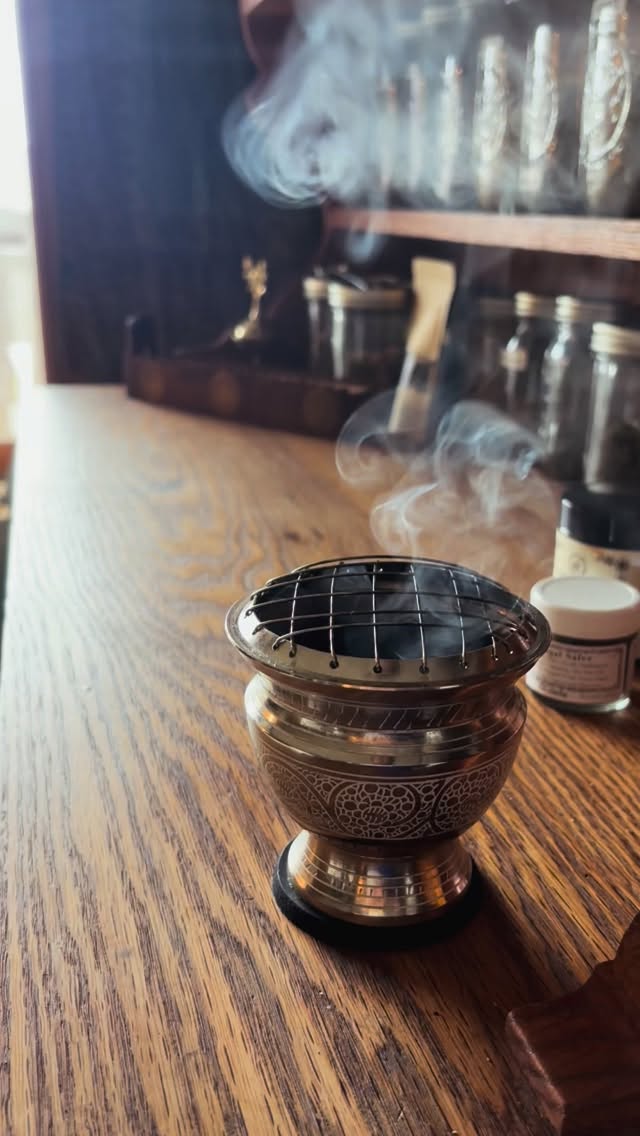 Moment of gratitude for the people and shops that have been inspiring our herbal journey. It’s been such a grounding and heart opening experience. We’ve had the opportunity to explore deeper relationships with plant allies that have been helping us heal and find peace in such a crazy world.
Huge thank you to the team at @theherbbar for supplying high quality herbs and community. We had the privilege of participating in their winter market this month and met so many wonderful people with badass stories and incredible passion. Another huge thank you to @poeticbrujabotanica for their community herbalism class. We took our first herbalism class with them this month (a surprise Christmas gift for Tore). Their knowledge and relationships with the herbs is an inspiring thing to watch and learn from. We are so excited to continue our little journey and to see where it takes us. Thank you to everyone who has played a role in our growth, both within our personal lives and business worlds. We wouldn’t be here today without the support and encouragement from y’all. Many blessings, merry christmas, happy holidays and here’s to a new year with endless possibilities.
w/ luv
Sol & Root Wellness ☀️🌳
#herbalism #apothecary #smallbusiness #metaphysicalshop #atx