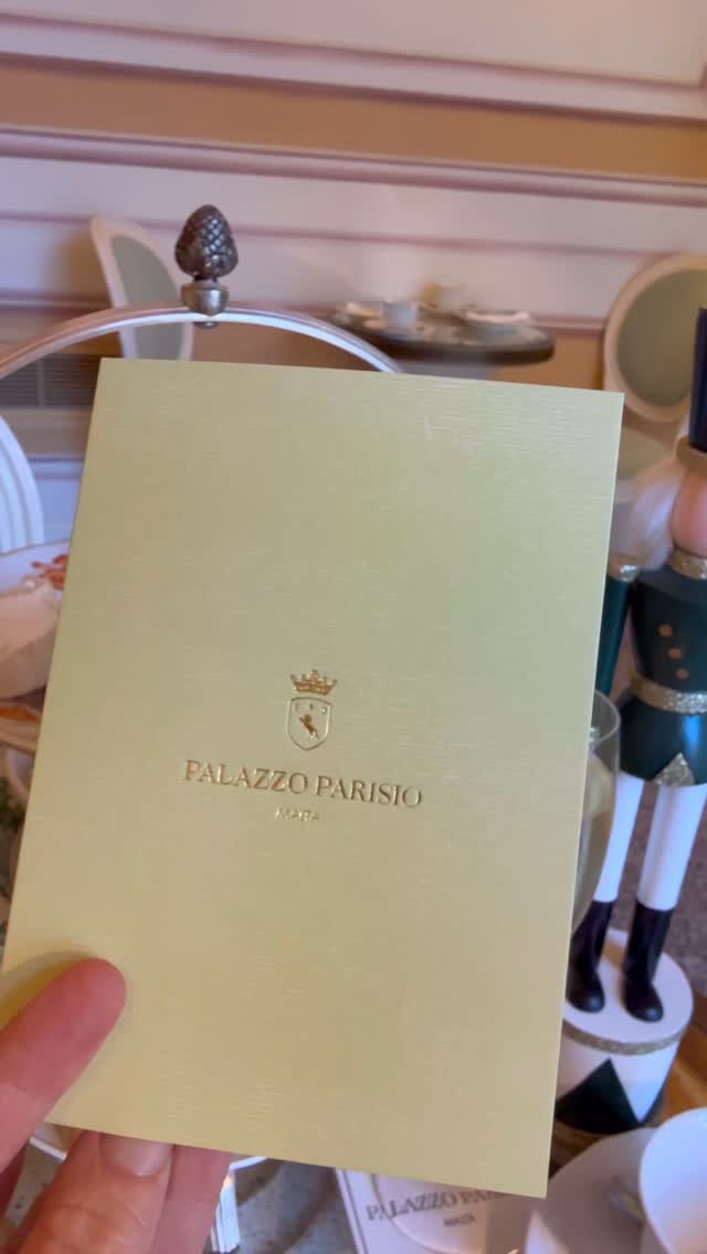 Left your Christmas shopping to the last minute? 🎁 Give the gift of experience with vouchers for breakfast, bottomless brunch, lunch, afternoon tea or dinner 🥂 You forget about gifts soon after you receive them, but memories live on forever ✨