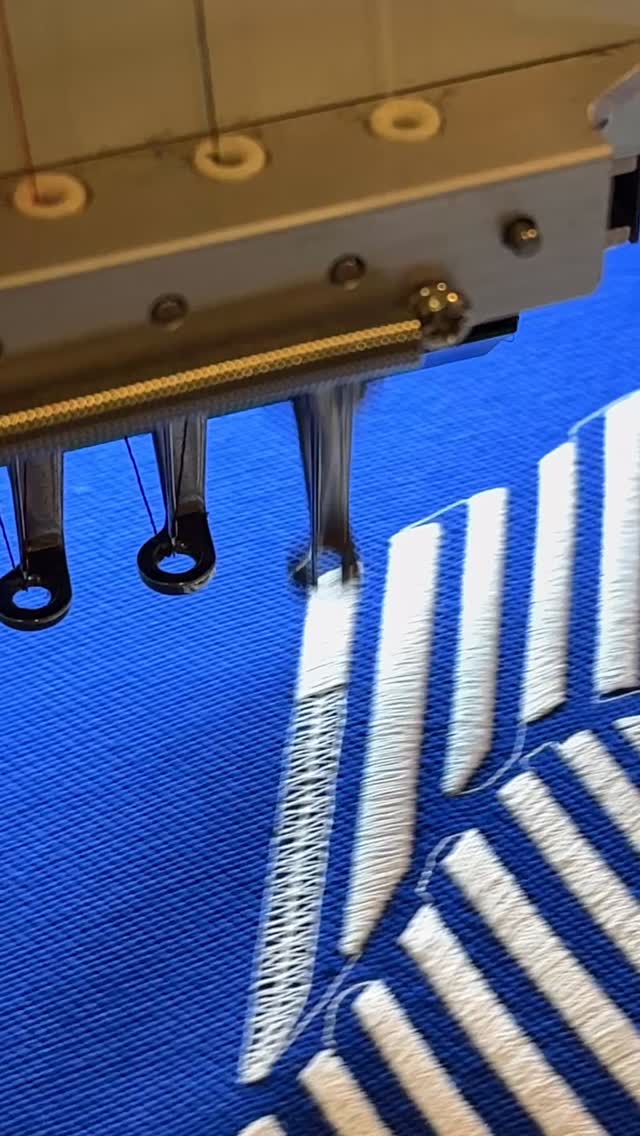 NOUVEAUTÉ LA VESTE BRODÉE !
#🎄POP UP DE NOËL 🎄
Ombeline & Muxu s’associent le temps d’un pop up de Noël !
L’occasion de venir faire customiser une paire de basket, un jean, ou même un skate 🎨 !
Et de trouver un cadeau de Noël original et éthique ‘🎁
Du Lundi 1er au Mercredi 24 décembre !
De 11h-20h !
📍43 rue Lepic 75018
🚨horaires différentes le 24 décembre.
#noel #gift #giftideas #creatrice montmartre fashion fashionweek paris ethique modeéthique bleudetravail colors handmade custom slowfashion design art wip workwear madeinfrance creatricefrancaise ombeline___________