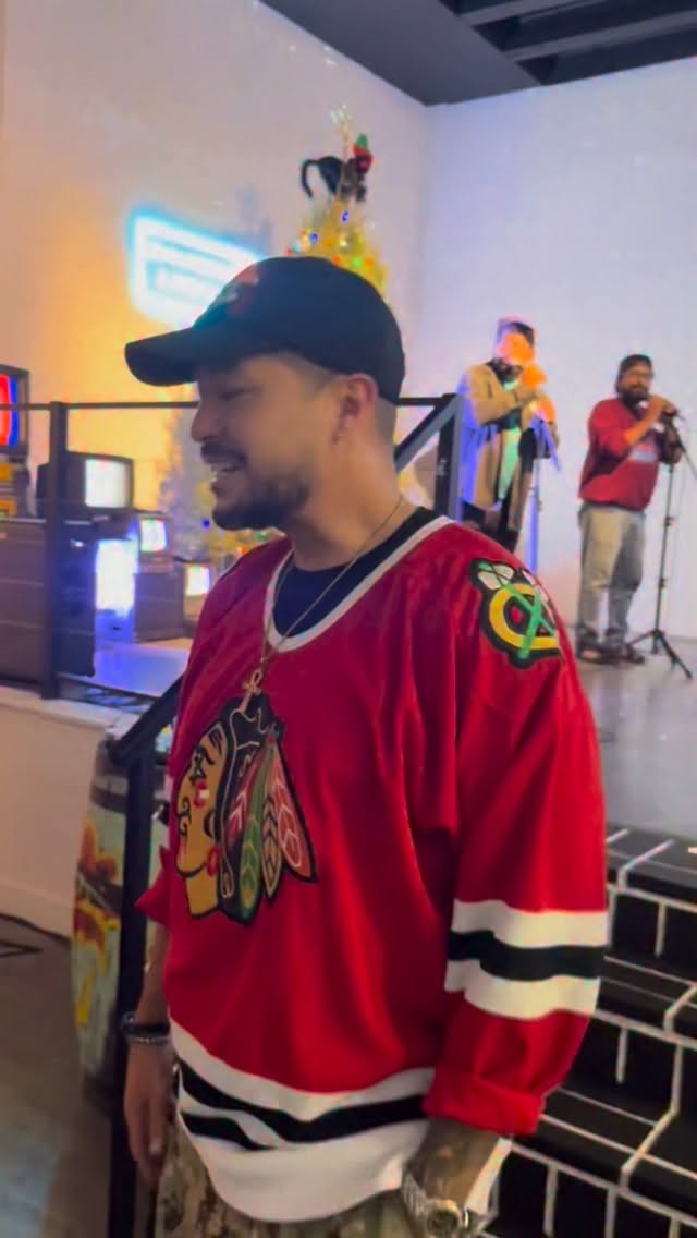 I'll miss this lil guy's face around the studio. He certainly knows how to lighten the moment. Duke, I know you will bring many smiles to your home 💜.
1/3 pet portraits of @jenny_delarocha & @rizocorpgallery beloved furry kids 🐶.
✌🏾💜🎨
#pug #puglife #petportrait #artcomission #artbydmos #art #artlife #dogart