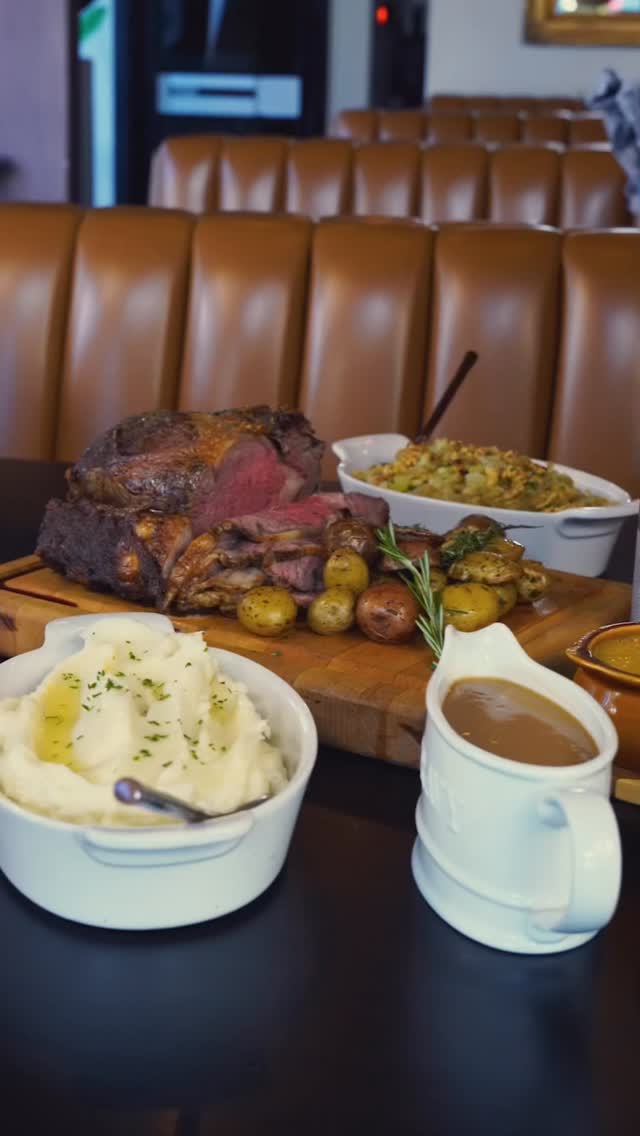 Santa isn’t the only one making last-minute moves… 👀
You’ve waited, we’ve waited — but today’s the deadline!
🎁 Snag your holiday meal from The Carvery before it’s too late.
Because nobody actually wants to cook in holiday jeans.
.
.
.
.
#TheCarveryLB #HolidayHustle #LastCallForGrub #LongBeachEats #HolidayMealMagic