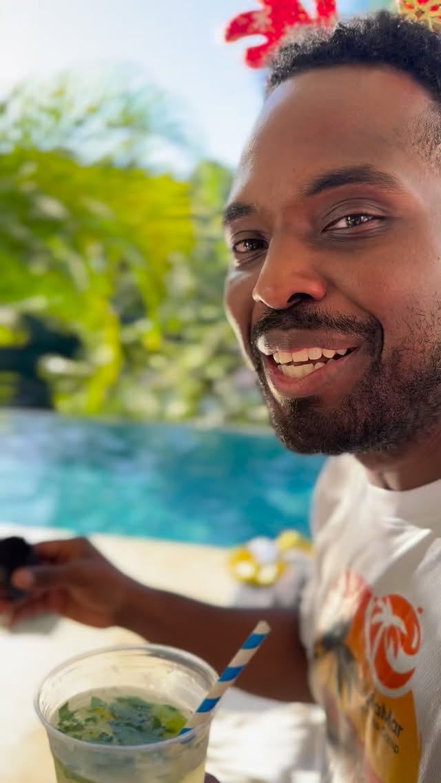 🎥 🌟 Special correspondent @edwinmferreras reporting live from a truly grand event — the Fiesta de Despedida at BailaMar Bachata Camp #37. 👑
🤩 On the scene, he’s interviewing the incredible people of BailaMar themselves! The stars of the Christmas party, fearless consumers of mojitos and Presidente, seasoned beach veterans, explorers of the deepest layers of bachata musicality, passionate connoisseurs of bolero, the legendary BailaMar chef — and many other celebrities you definitely know (or will pretend you do). 🍹 🏝️ 💃
🤩 Don’t miss this exclusive interview.
Cinematography by @negromibaila
————-
Join BailaMar in 2026
February 21 - March 7 (Sold out)
June 27 - July 11
October 18 - November 1
December 5 - 19
#dominicanbachata #bachata #bachatadominicana #dancetour #bailamar #bachataholidays #bachatatradicional