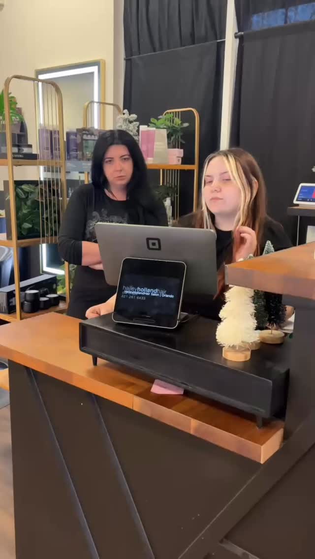 Customer Service Mode: Activated
#haileyhollandhair #salonlife #booknow #hairsalon #haileyhollandhairsalon