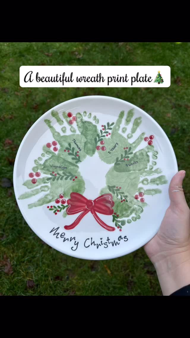 Different little hands, one beautiful Christmas wreath 🌿
A traditional design created in a completely non-traditional way, using siblings’ prints.
A keepsake that celebrates their bond forever.
January dates are now available to book — link in bio 🤍#solihullmums #christmas2025 #babyprints #solihullbusiness #solihull