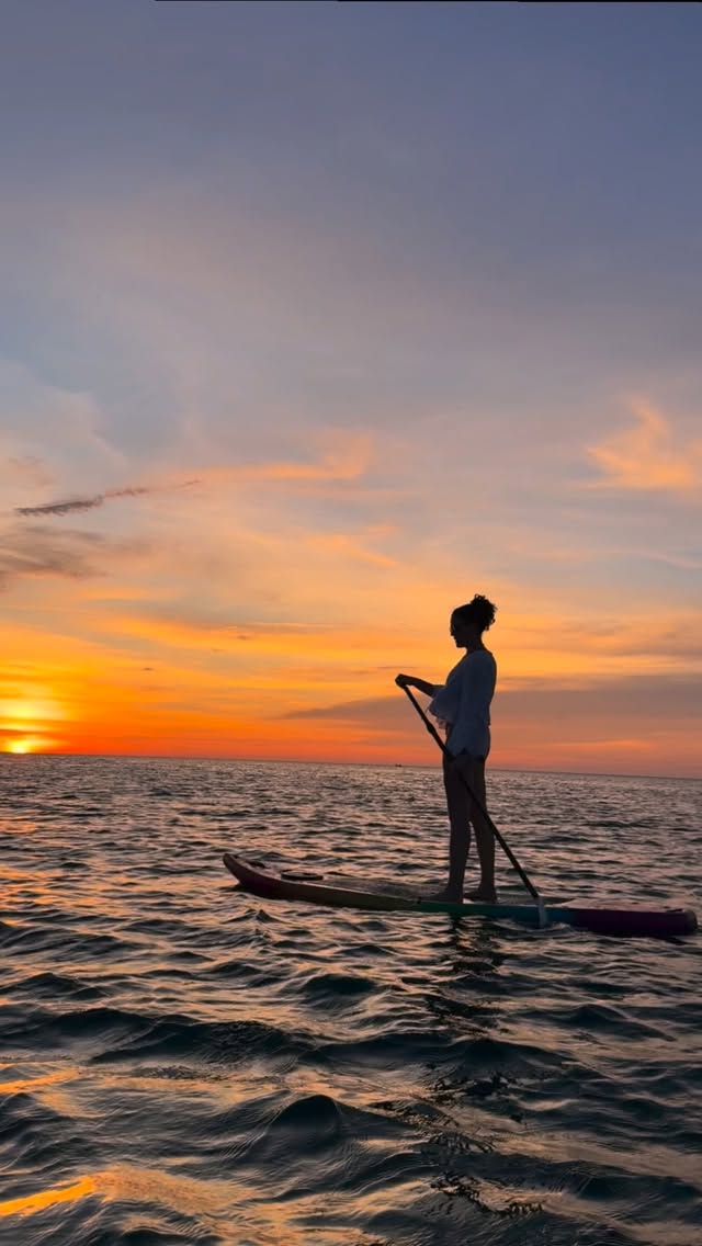 I feel lucky. I feel grateful. I feel happy.
And yes — I’m aware of where I’m saying this from.
Comfort, beauty, a calm sea beneath me.
Still, what touches me most is how little is actually needed to feel okay.
A body. A breath. A moment of presence.
Maybe happiness isn’t about having less or more —
but about noticing when we already have enough.
And letting ourselves actually feel it.🤍🏝️
#PresenceOverPerfection #NervousSystemCare
#EnoughAsYouAre #GratitudePractice
#OceanMedicine