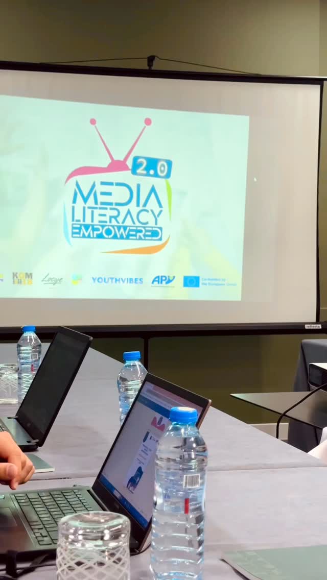 Kick-off meeting відбувся 22–25 жовтня у Тбілісі 🇬🇪
Партнери проєкту зібралися, щоб узгодити цілі, ролі, фінансові та робочі процеси й закласти основу для спільної реалізації проєкту ✨
Beyond Borders – Італія разом із партнерами Club for Youth Empowerment 018 (KOM 018) – Сербія, Youth Vibes – Сербія, Armenian Progressive Youth (APY) – Вірменія, Unit – Україна та Loesje Georgia – Грузія реалізовують проєкт Media Literacy Empowered — нові методології у молодіжній роботі як продовження маломасштабного партнерського проєкту, впровадженого у 2023 та 2024 роках.
Метою проєкту є підвищення обізнаності молоді щодо важливості медіаграмотності.
Специфічні завдання проєкту:
— розробити нові методології у молодіжній роботі в сфері медіаграмотності та протидії пригнічувальному контенту в медіа;
— забезпечити молодіжних працівників, учителів та освітян новими інструментами в галузі медіаграмотності та протидії негативному впливу медіаконтенту;
— підвищити обізнаність молоді в партнерських країнах щодо етичного висвітлення інформації.
Проєкт Media Literacy Empowered використовує поєднання досліджень, неформальної освіти, креативних методів та інформаційних кампаній для комплексного та залучального вирішення викликів медіаграмотності.
Діяльності відбуватимуться в Італії, Сербії, Вірменії, Грузії та Україні.
Проєкт реалізується з листопада 2025 року до жовтня 2027 року та співфінансується ЄС.