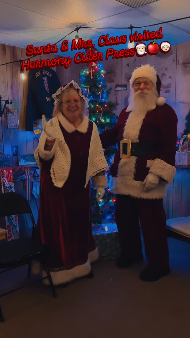 Santa & Mrs. Claus were at Harmony Cider Press this weekend to spread joy and wish everyone a very Merry Christmas!!🎅🏻🤶🏻🍎🎄
#christmas #santa #mrsclaus #holidays #applecider
