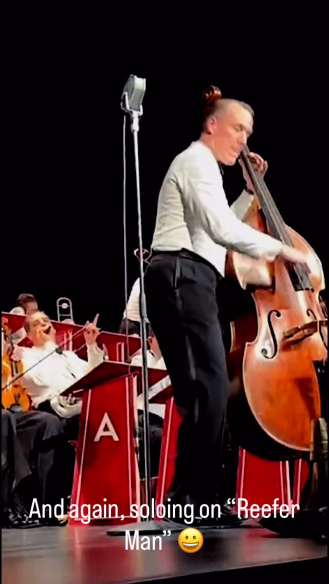 And again 😀 soloing on “Reefer Man” with the Swing Dance Orchestra. Here, captured last Saturday in Wolfenbüttel.
#1930s #bass #slapbass #Almorgan #doublebass