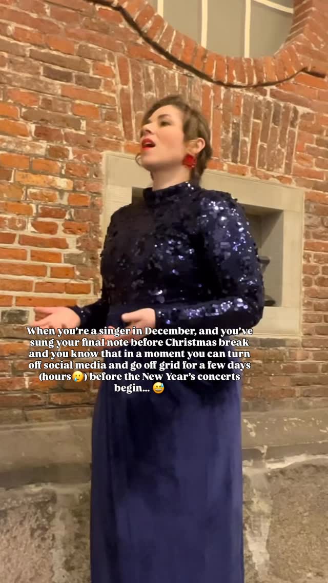 Sending many thoughts to my singer colleagues who have shows during the holidays. ❤️🎄🫶