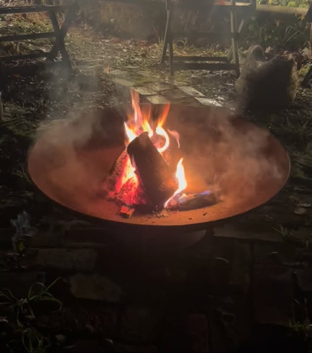 winter solstice blessings
from dark sky, dark moon, fire, owl, crow
and mighty fine human folk
from ‘the antidote’ @damsonhillcottage last night
may we remember the magic of the dark
may we make space to welcome it in
and may we sit with it ourselves & with each other
and with the light which shines through all of it
🌑 🕯️ 🔥 🕯️ 🌑
#nature #wintersolstice #dark #slow #hampshire