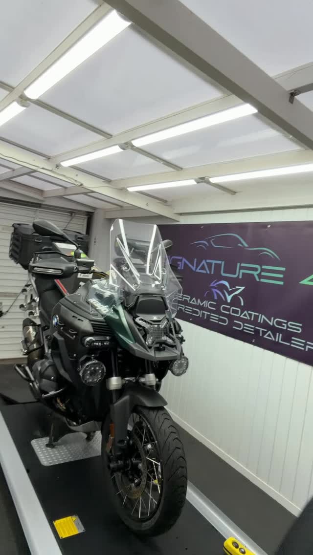 Good morning and it’s Monday before Christmas and we still going strong!
Ceramic coating and SC Project exhaust fitting on this one and then tomorrow another huge install for a customers R1300GSA!
Thanks for following the page guys and as always….Keep it ShinySideUp!