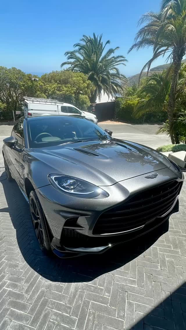 Aston Martin DBX — washed, refined, left how it should be.
#washdoc