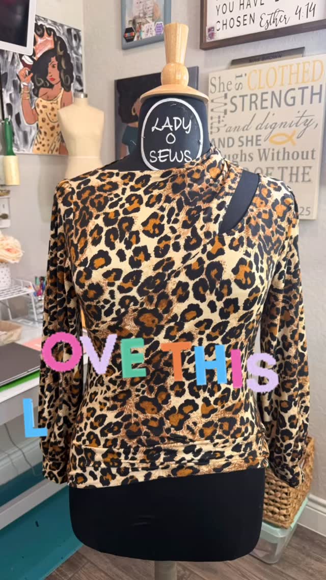 💚🧵🪡For the LOVE of sewing💚🧵🪡
🧵 I will probably end up with at least 3 of these shirts in my closet!
✂️ This was such an easy sew. This @simplicity_creative_group pattern has 3 views and I plan to sew every view more than once!
🧵 Pattern: Simplicity 3918 (view B)
✂️
🧵
#atimetosew #sewersgonnasew #diysewing #ilovetosew #sewcialists #sewingismytherapy #sewingisselfcare #sewingisfun #sewlife #ilovesewing #jukie #jukiesewing #jukielove #isew #sewersofinstagram #sewistsofinstagram