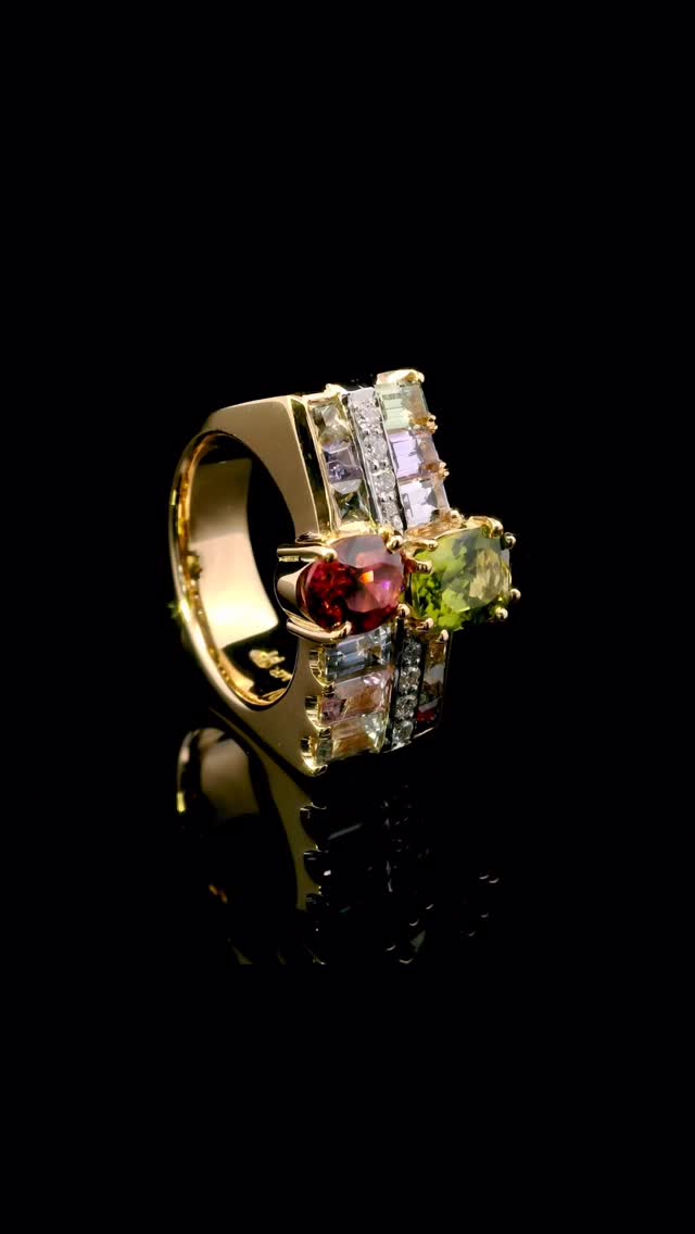 Our jewellers sure have been busy this year…a quick look at a few of our favourite pieces made in 2025.
Thank you to our wonderful customers who trust us to bring their visions to life!
#adelaidejeweller #australianmade #instajewel #customjewellery #martinrogersjewellers