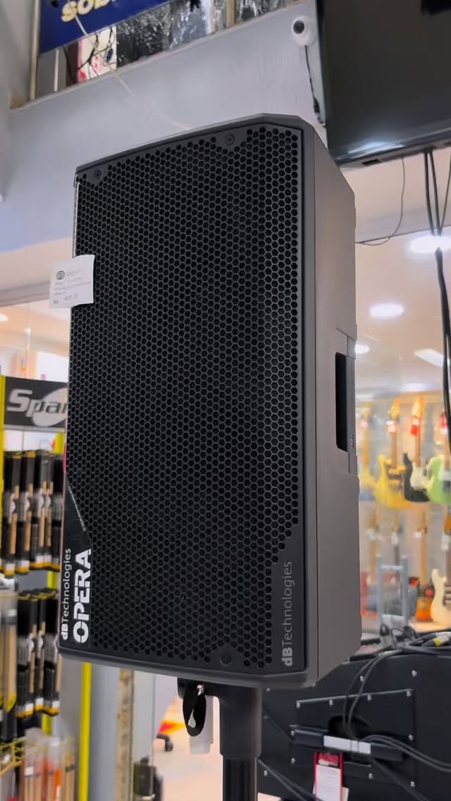 dB Technologies. Potência que você sente, qualidade que você ouve.
Monte seu P.A e seu projeto na Carioca Instrumentos Musicais. ✨