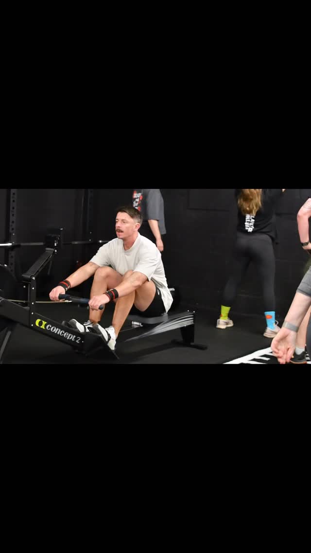 Our Christmas Eve teams workout was great fun today and awesome to see everyone turning it to get after it.
We wish all of our team and followers a very merry Christmas, and we can’t wait to crack on in the new year…. big things coming for @hyletefit in 2026.
#hyletefit #hybridtraining #swaffhamfitness #christmaseveworkout #christmasworkout #christmaseve #teamworkout #functionalfitnessuk #fitnessjourney #happychristmas