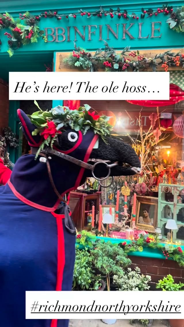 Well that was a super last day before Xmas!!! The age old tradition in Richmond of the ole hoss #olehossrichmond #reloved #interiordesign #interiorstyling #bespoke-interiors