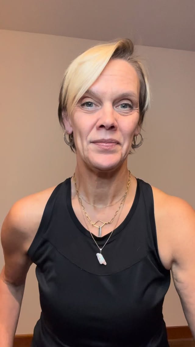 Are you sober curious? Or even Dry January curious? Hop in this TODAY because the early bird rate ends Dec 26! (Only $20.26, instead of $49!)
Will you get all those benefits? You will!
See how your body, brain & anxiety feel after 30 days alcohol-free!
No need to commit forever, but for $20 bucks? What new habits could you build, that support your health for years to come!
Let’s go!