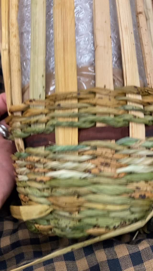 It’s a wonderful thing weaving with foraged bark and rushes. Working with the abundance of nature and our amazing bodies. I am running a two day weaving workshop to make beautiful spring foraging baskets in Feb. Find out more on my website or via @potager_garden.
Beautiful check dress from @wearbanjaara
#weaving #foraging #basketmakingworkshops #natureconnection #cornwall