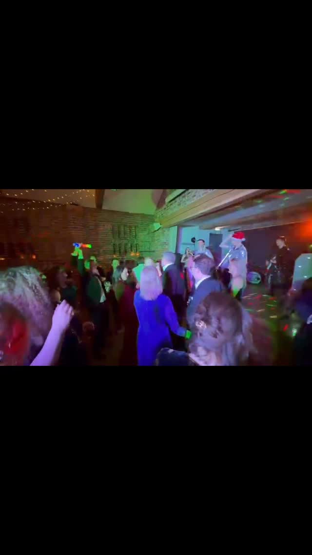 Wishing everyone a Mega Merry Christmas from all of us. And a massively huge congratulations to gorgeous Nicola and Mark who got married today at their @wasingweddings winter wonderland ❄️ 💖
💖
.
.
.
.
.
.
#Bridalinspiration #Bridegoals #Bridalinspo #Bestcouple #Weddinggoals