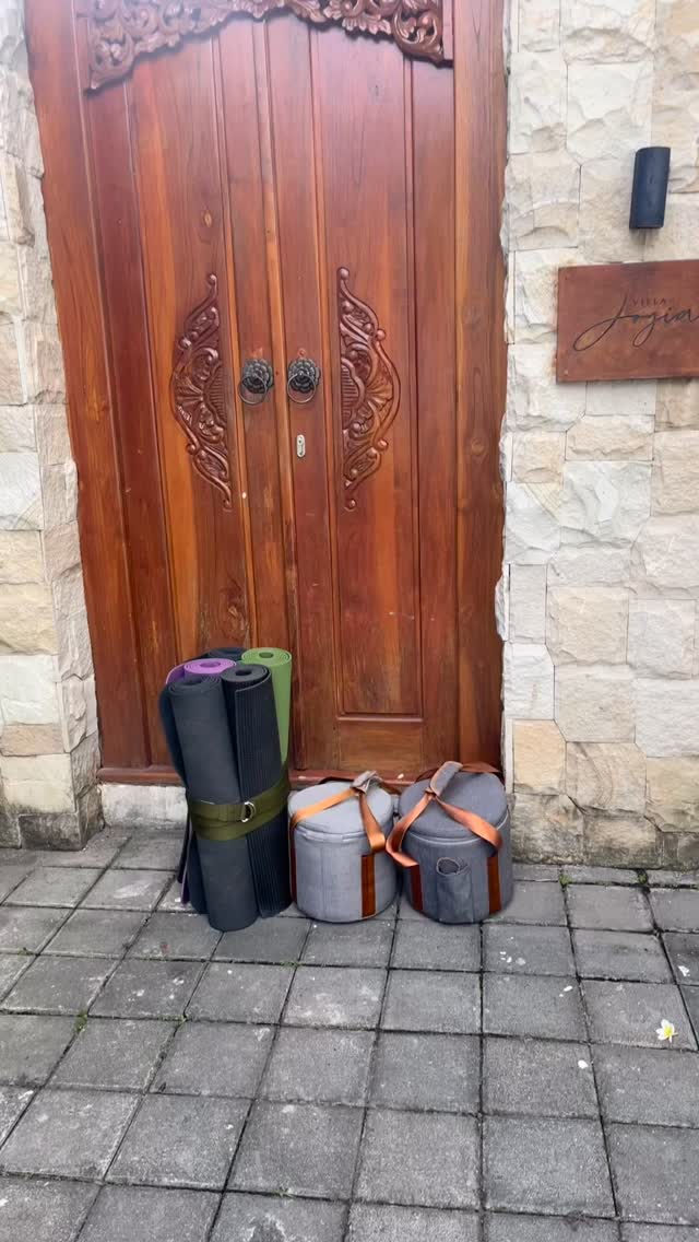 Are you traveling g and want to keep your wellness routine or have you always curious about yoga but felt too intimidated by public crowds class? I offer you perfect solution 🥰🙏
I come direct to your place for completely tailored session ( solo, couple or small group).
🌻 Calming or energizing Pranayama
🌻 Yoga asana
🌻 And deep relaxation sound bath medication
Accessible pricing so you can sustainable your wellbeing during your Bali Trip.
If it suit you, book your session soon
#ubudyoga #baliholiday #wellnessjourney #ubudyogateacher #yogatoyourhome