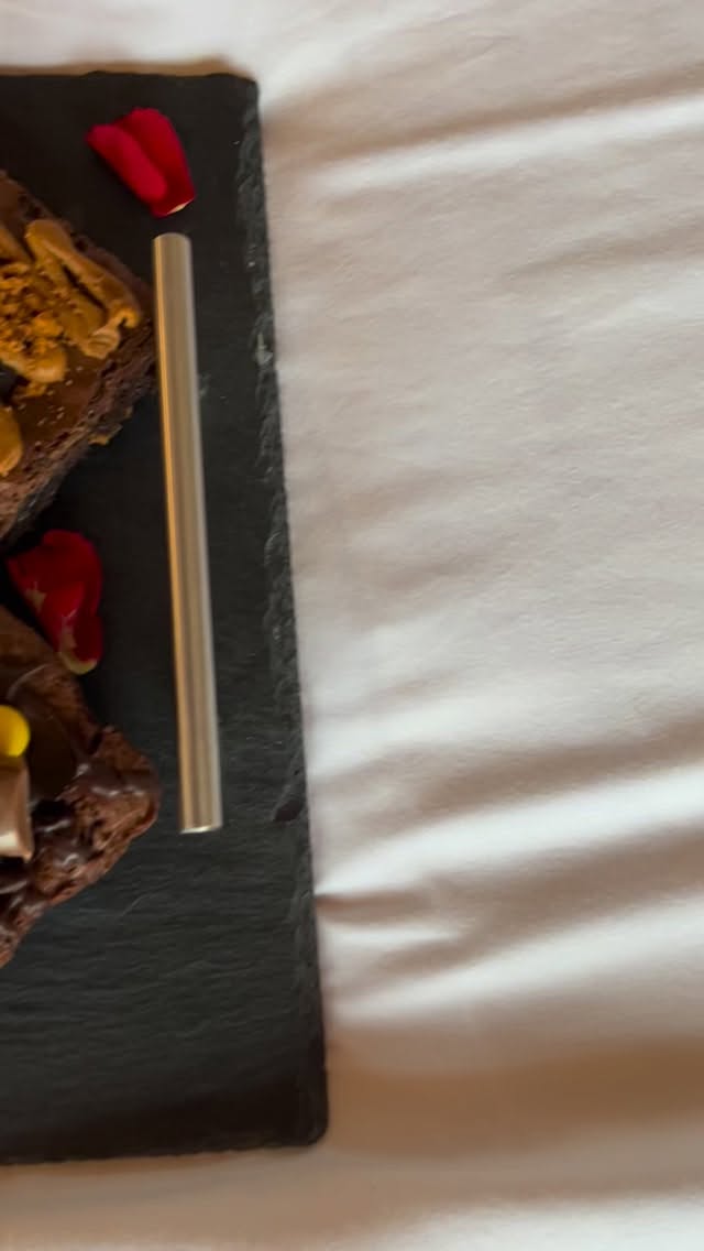 What a year. Another year full of love ❤️🎉 I love how we get to help make these special moments….SPECIAL ✨ Birthdays, engagements, mini moons, honeymoons, anniversaries. Then there’s couples just celebrating each other 🥰
Thank-you for trusting us. Thank-you for supporting our small business, supporting us supports lots of other small businesses in the area, as we pack our hampers with local produce. Keeping local bakers, local butchers and most importantly local farmers busy!
So while we help you make these moments extra special…you help others make a living 🥰 I told you it was a year full of love!
Let’s make the next one even better!! Tag those people you know that want to make those 2026 occasions extra special….
#midwales #walestourism #couples #specialoccasions #selfcatering