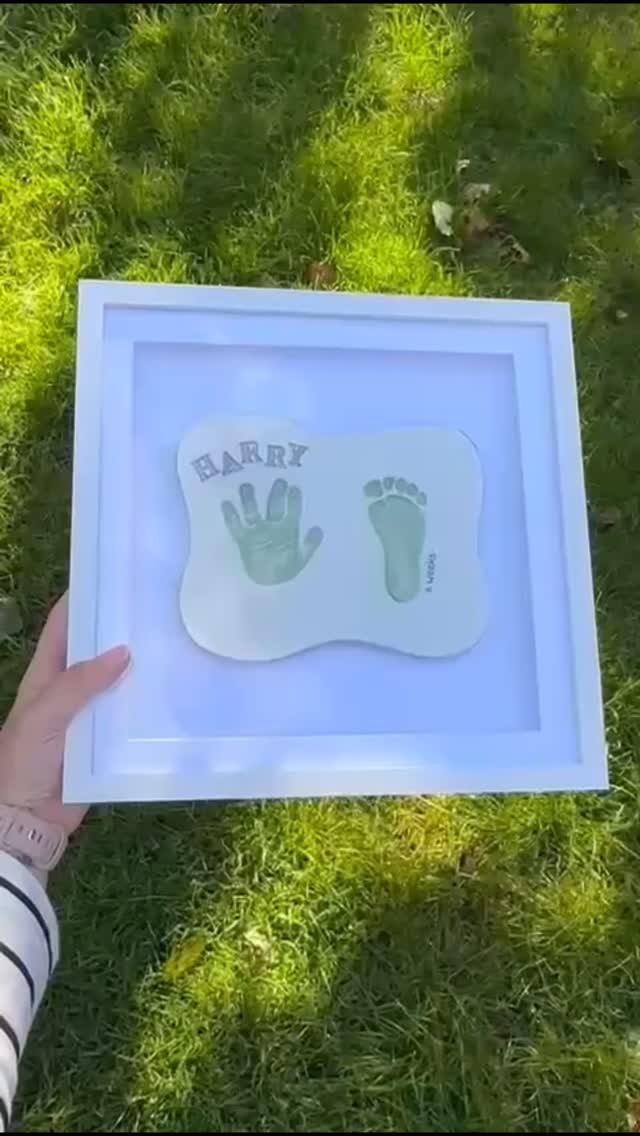 So many ways to capture their tiny prints in clay 🤍
Circle ornaments, framed hand & foot prints, love frames and more.
Any colour. Any design. Made just for you.
✨ January SALE on clay prints
📅 January dates now available to book #firedcrafts #solihull #claysale #solihullbusiness #babyprints