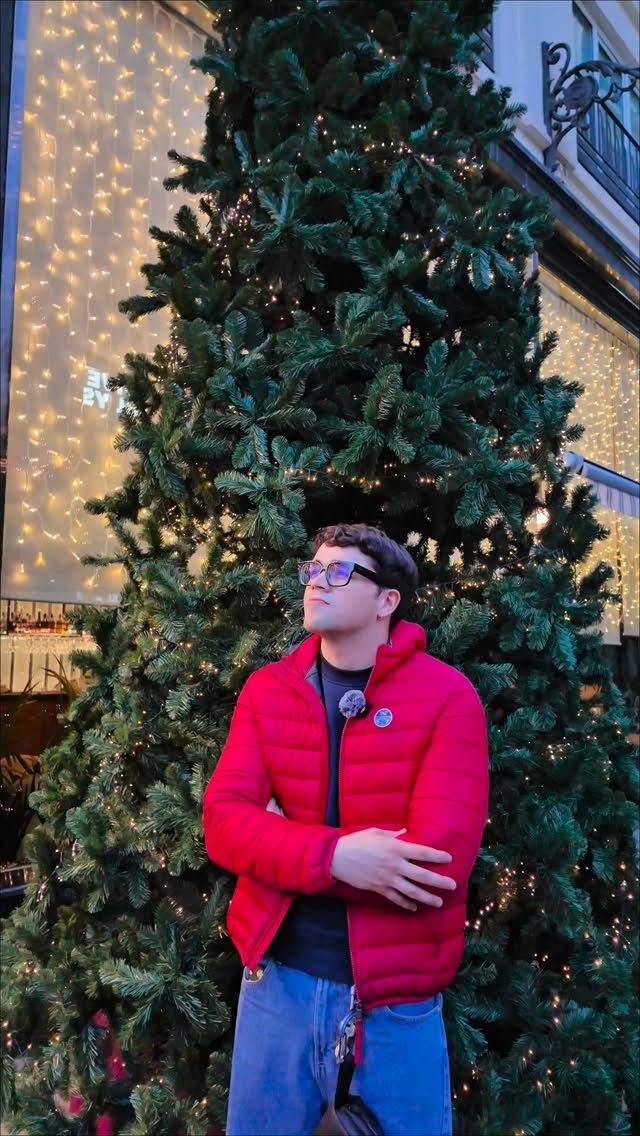 Elegir regalo de Navidad siempre es complicado.
Quieres algo especial, algo diferente… algo que creas que va a gustar. 🎄
Luego la realidad (y tu abuelo) ya decide si has tenido una buena idea o no.
Pero oye, la intención es lo que cuenta, y si regaláis un Mafia di Mafia estas navidades, seguro que no os equivocáis (o casi seguro) 💣
#juegosdemesa #juegomesa🎲 #emprendimiento #regalonavidad #regalonavideño🎁