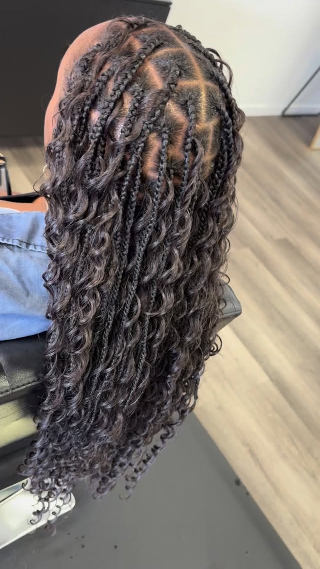 Clean parts, and a finish that lasts ✨
Protective styling done the BXJ way, effortless, polished, and made to move with you.
#ProtectiveStyle #BraidedBeauty #BXJBraids