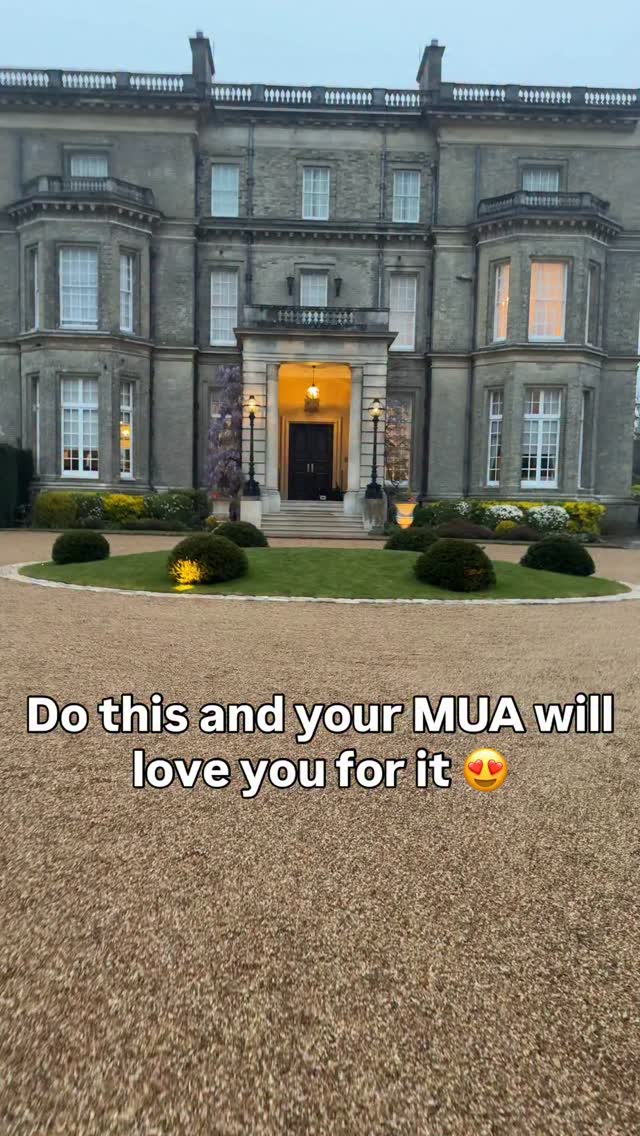 ✨ What MUAs really appreciate (and how to get the best from them) 💄💅🏽
POV: You’ve booked a makeup artist, and you’re already winning at life if you’ve ticked these boxes 👇🏽
🪑 A high stool — because squatting like a ninja for 3 hours isn’t cute 😝
💡 A proper setup — table, mirror, good lighting & an extension lead (we come with gadgets, trust us)
🚗 Parking space — so we’re not running across the street with a suitcase full of glam like we’re in The Amazing Race
☕️ A cuppa or even water — because hydration = flawless blend
🪞 A dedicated space — not the edge of a bed with a toddler bouncing nearby (although I’ve made it work 😅)
It’s the little things that make a big difference, and trust me… your MUA will love you forever 😘
Tag a bride or client who needs to see this 💬
#makeupartistlife #muaappreciation #bridalmuauk #asianbridalmua