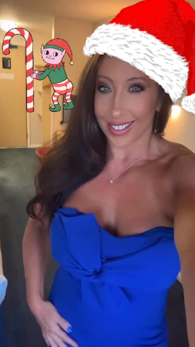 Merry Christmas From Pole Attack Mama ❤️
A shoutout to our students and Pole Attack instructors
As we close our doors for a short break for another incredible year, I want to take a moment to express my deepest gratitude. Thank you for being such an essential part of my dream business and for allowing me to celebrate yet another year of success with all of you. Your dedication, passion, and enthusiasm inspires me every single day.
I am truly excited about continuing our journey together into 2026, and I can’t wait to be a part of your pole and aerial dreams. Let’s create more unforgettable moments together in the upcoming year 💪
Wishing you all a joyful break from bruises, sore burnt skin and calluses on hands
Have a fantastic Christmas celebration
Sending love and appreciation to you all
Helen xxxx