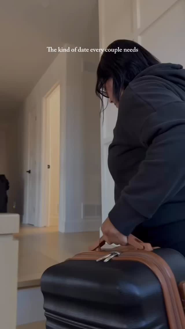 A little preview of the date night you didn’t know you needed…
It’s often the little things that make a night unforgettable.
A cozy massage at home, soft music, candles, a moment just for you two to relax and reconnect!
Because the best date nights? They’re the ones where connection and relaxation meet.
Always with care,
Touch of Cielo🩵
#relaxation #coupledateidea #fyp