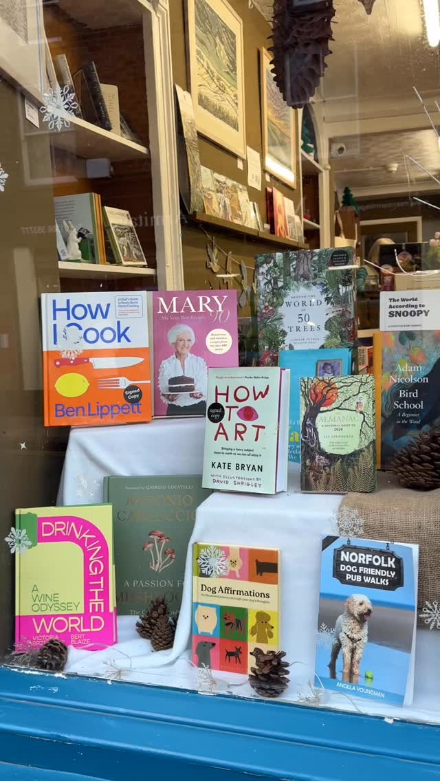 We are open Christmas Eve!
9:30am - 2pm
Make sure to grab those last minute festive reads! 🎄
#downhammarket #bookshop #independentbookshop #wordsandwonder #christmas