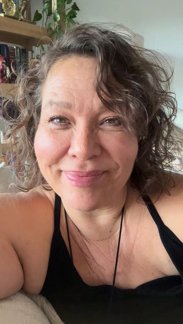 The holidays can bring up a lot.
If you’re feeling isolated or sad, know this: you are whole, you are powerful, and you belong.
The same love and light that moves and connects all of us - flows through you right now.
Even in quiet moments, you are never truly alone.
You are deeply supported, infinitely powerful, and always connected to a radiant consciousness and to a supreme intelligence that loves you beyond measure.
www.karinrose.love to schedule your personal Love Alchemy transformative session✨
Channeling powerful & love-filled quantum healing, alchemy, and Angelic messages❤️
#love #universe #healing #spirituality #light